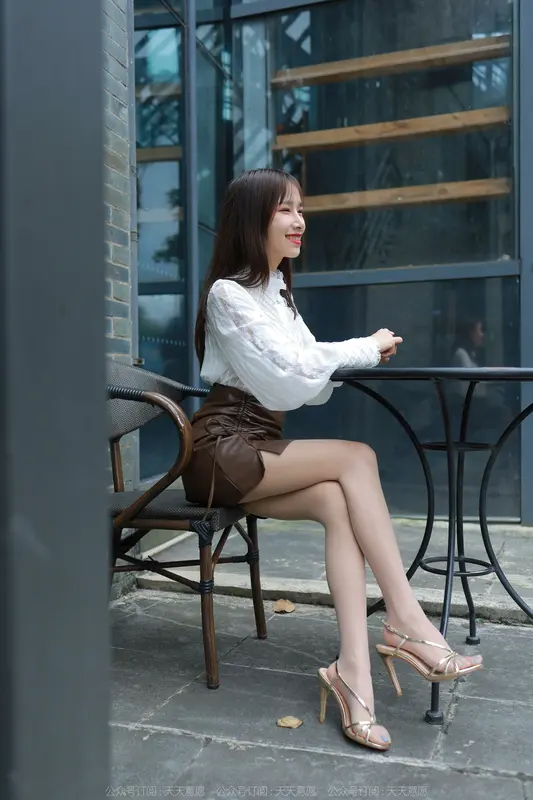 2022.05.09 丝享家 1083:美子《金色凉鞋》 - IESS